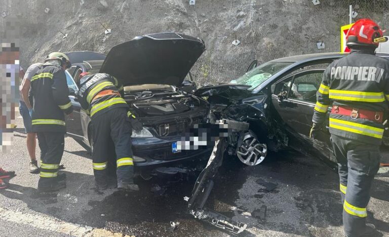 Accident în care au fost implicate un camion şi trei autoturisme, pe DN 15, în judeţul Mureş. O femeie a murit, o altă persoană fiind preluată de elicopterul SMURD