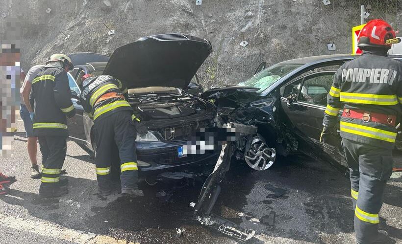  Accident în care au fost implicate un camion şi trei autoturisme, pe DN 15, în judeţul Mureş. O femeie a murit, o altă persoană fiind preluată de elicopterul SMURD