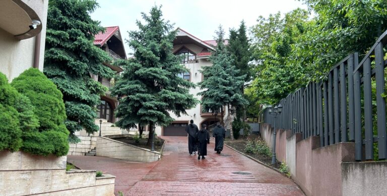 Oamenii Papei Leon al XIV-lea și legătura strânsă pe care o au cu Iașul. Locuiesc la o casă din Păcurari