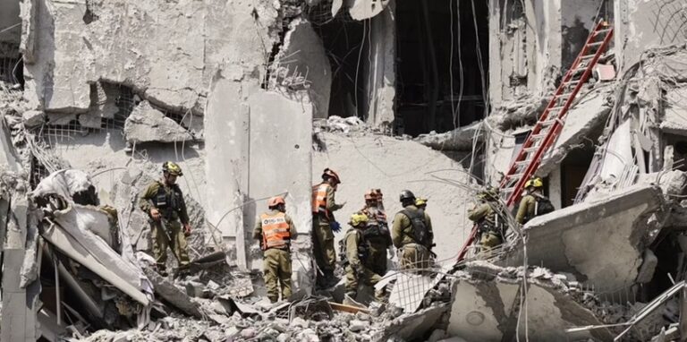 Israelul acuză Iranul de încălcarea „totală” a armistiţiului anunţat de Trump