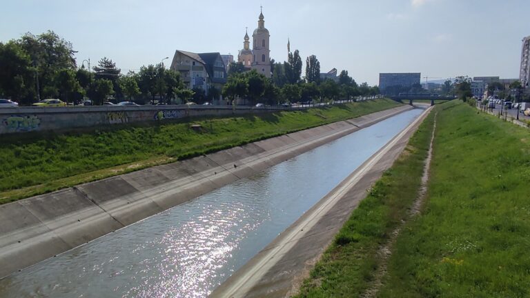 Cursa de rățuște care n-a mai avut loc pe 1 Iunie din cauza nivelului ridicat al Bahluiului se reia duminică