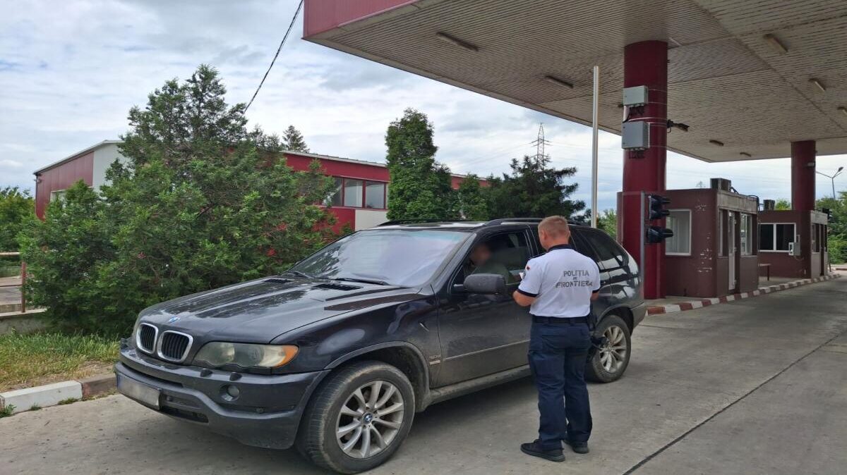 Vameșii ieșeni au oprit la graniță un șofer care încerca să plece din țară beat, la volanul unei mașini cu numere de Olanda