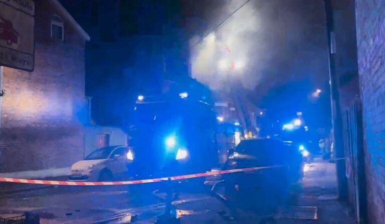 Irlanda de Nord: A treia seară de tensiuni - Un incendiu a izbucnit la centrul de agrement Larne