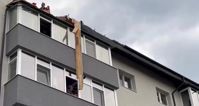 Scandal la Ciurea: bloc reabilitat prin PNRR și distrus de furtună. Constructorul promite, locatarii acuză și invocă DNA