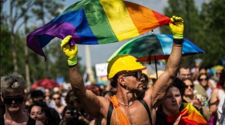 Peste 35.000 de manifestanţi aşteptaţi la Gay Pride, la Budapesta, în pofida interzicerii lui Viktor Orban