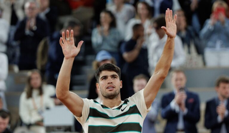 Carlos Alcaraz, în finală la Roland Garros, după abandonul lui Lorenzo Musetti