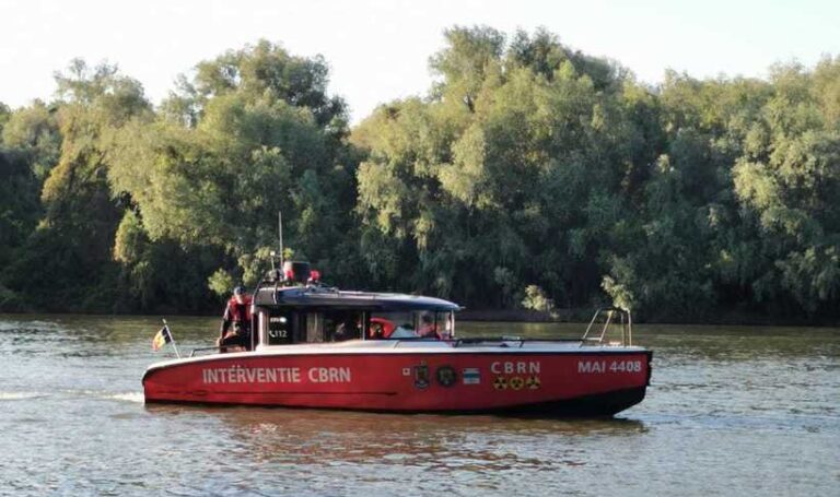 Trupul unuia dintre bărbaţii daţi dispăruţi după accidentul naval de pe Dunăre, din judeţul Dolj, găsit şi recuperat