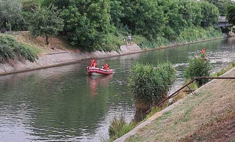 UPDATE Timişoara: Bărbat a intrat să înoate în Bega şi nu a mai ieşit la suprafaţă