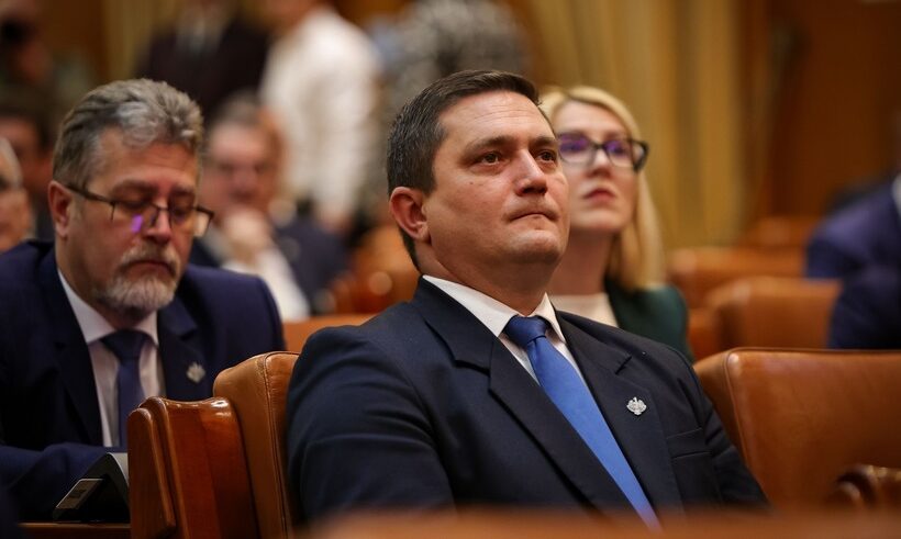  Vicepreşedintele USR Cluj Ciprian Rus a sesizat autorităţile după ce a găsit un „pachet suspect” sub maşina sa