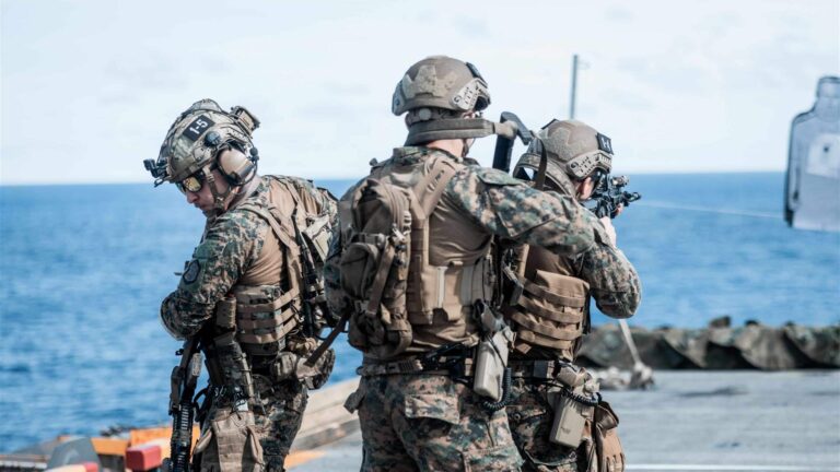 Israelul interceptează nouă nave ale unei noi flotile către Fâşia Gaza. Turcia denunţă un „act de piraterie” şi cere eliberarea imediată a unor deputaţi turci arestaţi