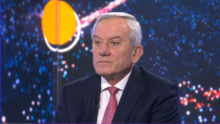 Primarul Buzăului: Am fost la o înmormântare într-o comună. Toată lumea lucra la primărie. Băi, sunteţi nebuni? Toți stau cu mâna întinsă
