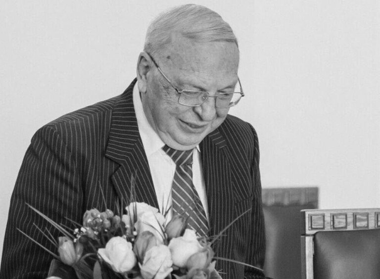 Vestea decesului profesorului și cercetătorului Mircea Covic a stârnit un val de emoție în rândul comunității ieșene. „A construit o școală de la zero”