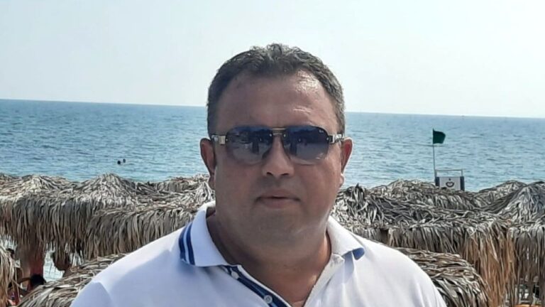 Sebastian Burduja, ameninţat de fostul preşedinte al CNCIR: „Arză-te-ar focul să te ardă de nemermic”, ”Să se aleagă praful de tine şi de familia ta” 