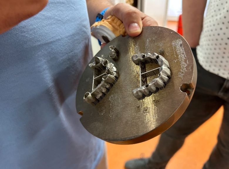 Un milion de din&#539;i pleac&#259; anual din Ia&#537;i. Cum a ajuns cel mai mare laborator de tehnic&#259; dentar&#259; din Rom&acirc;nia s&#259; rivalizeze cu China, India &#537;i Pakistan