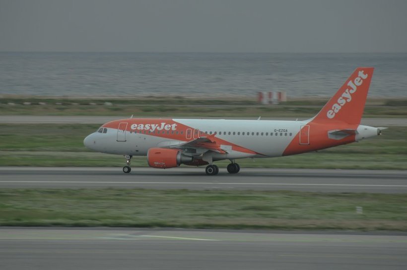 Un avion care zbura de la Budapesta la Lyon a aterizat de urgenţă în Austria după ce în cabina piloţilor a apărut fum