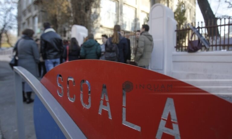 Peste 100.000 de elevi, prezenţi la proba la alegere a profilului şi a specializării din cadrul examenului de bacalaureat