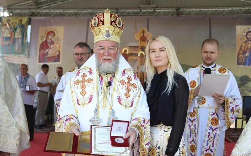 Condamnat la închisoare pentru luare de mită, fostul primar fugar din Baia Mare a fost decorat de Episcopia Maramureșului