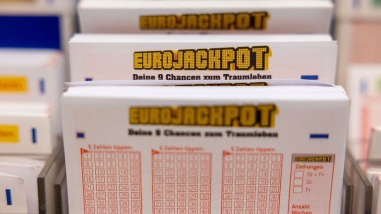 Un necunoscut a câștigat 120 de milioane de euro la loteria EuroJackpot. Unde a jucat biletul