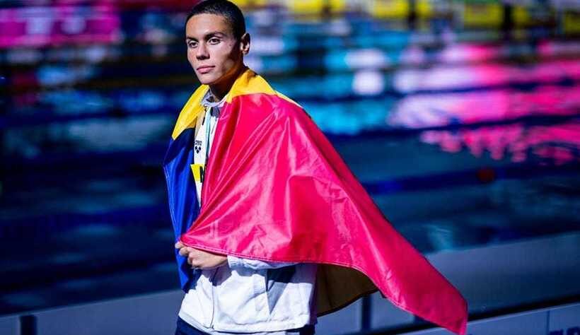 David Popovici, la revenirea în țară: Pe mine, băiat din Pantelimon, faptul că am văzut drapelul mai sus decât cel al SUA mă face să mă simt bine