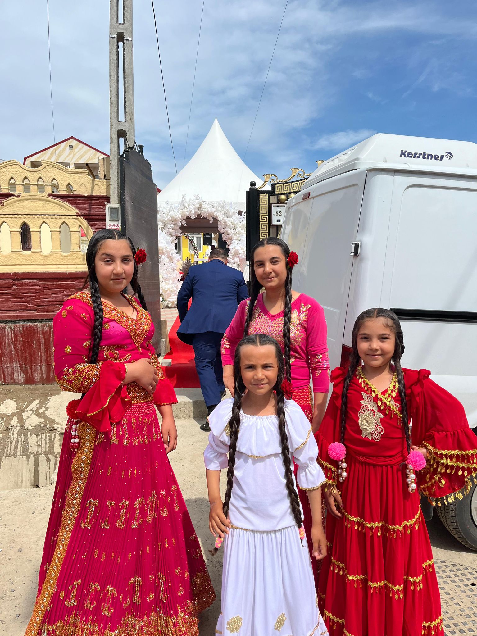 C&#259;ld&#259;rari, Pleto&#537;i, Ursari, Lingurari &ndash; Ce fel de &#539;igani avem &icirc;n jude&#539;? Pove&#537;tile comunit&#259;&#539;ilor rome &#537;i lupta lor pentru p&#259;strarea identit&#259;&#539;ii