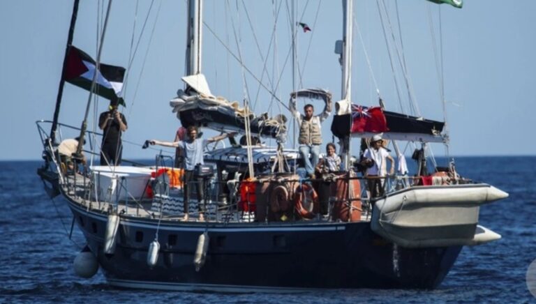 Israelul ordonă armatei să împiedice intrarea în Gaza a navei umanitare în care se află şi activista Greta Thunberg