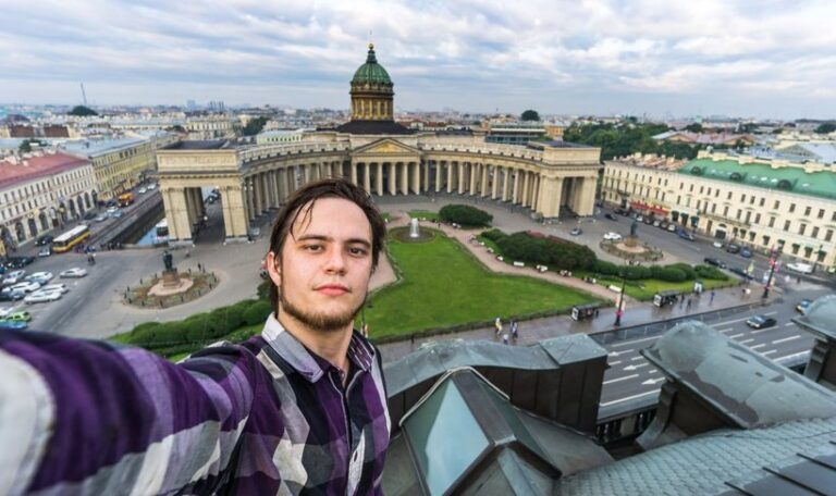 Rusia a condamnat un fotograf la 16 ani de închisoare pentru că a dat materiale unui jurnalist american