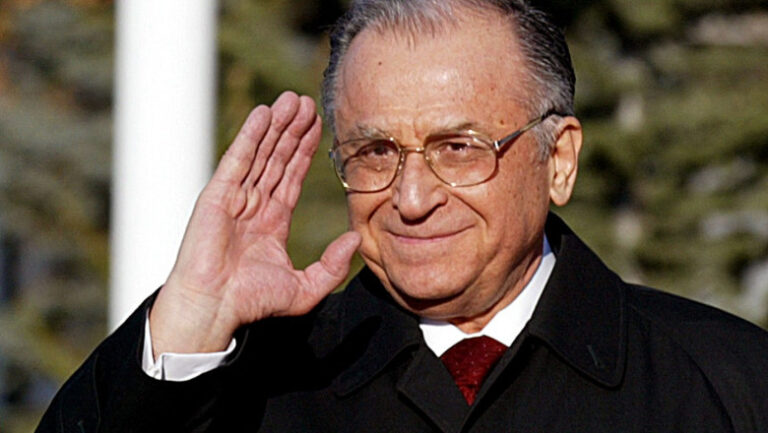 Un mesaj al lui Ion Iliescu, programat pentru ziua turului doi din noiembrie 2024, făcut public acum: „Știu că am fost și încă sunt țapul ispășitor al multora”
