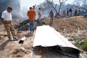 Bilanţul tragediei aviatice din India a crescut la 279 de morţi. Cel puţin 38 de persoane au fost ucise la sol când avionul s-a izbit de clădiri rezidenţiale