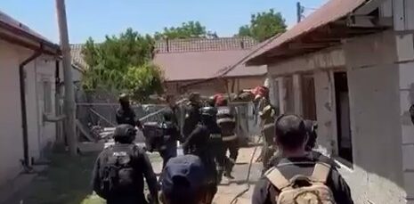 S-a certat cu iubitul și a amenințat că dă foc locuinței. Intervenție în forță a polițiștilor SIAS în Teleorman
