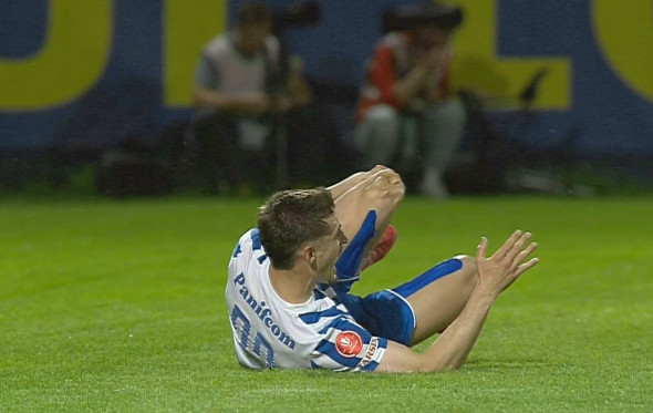  Mărturii cutremurătoare de pe patul de spital. Ispas, fotbalistul ieșean care se gândea tot la Poli când și-a spart rotula în cinci bucăți, pe teren: „Am dureri groaznice!”