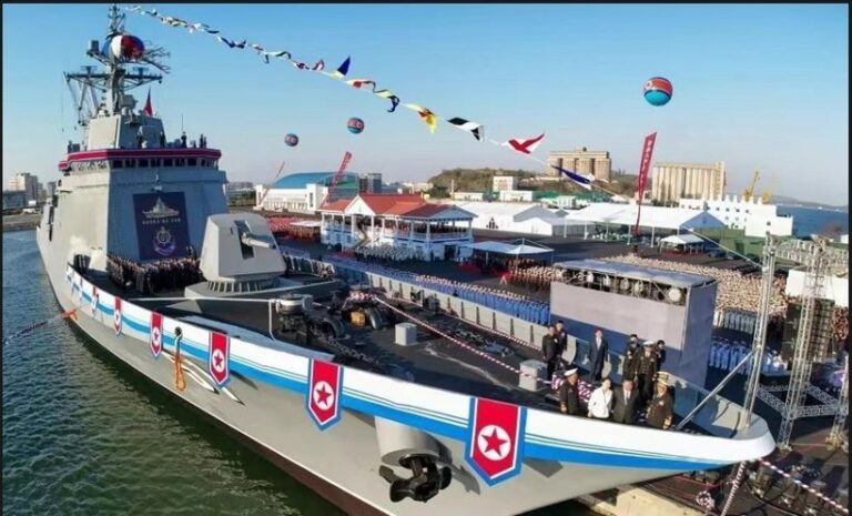 Coreea de Nord susţine că a reuşit să repare şi să lanseze în apă distrugătorul său avariat