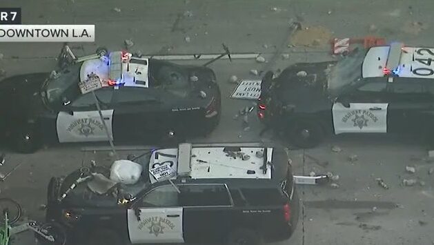  California cere justiţiei să împiedice desfăşurarea de soldaţi la Los Angeles