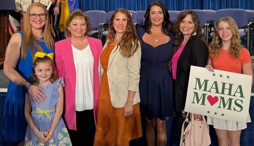 De la MAGA, la trendul „mamelor MAHA”: fără vaccinuri, fără lapte pasteurizat, fără antibiotice. A ajuns și în România?