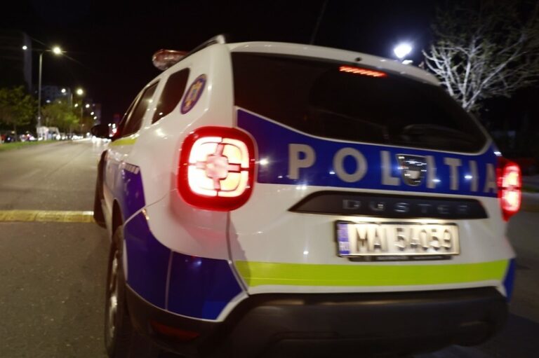 Dolj: Un bărbat a furat o maşină de poliţie din curtea unui post de poliţie şi a condus-o până în judeţul Olt