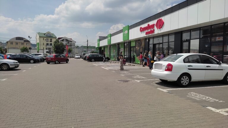 UPDATE O pană de curent a închis mai multe spații comerciale din Păcurari
