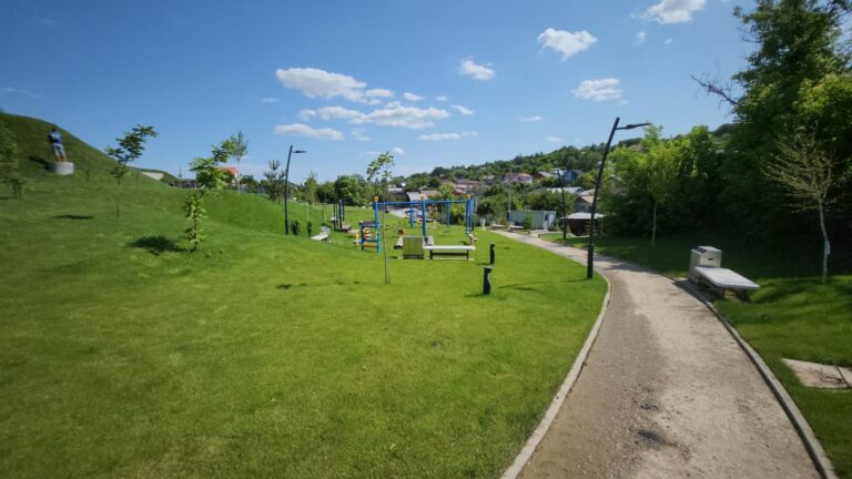 Parcul imens, cu patinoar artificial iarna, de pe C.A. Rosetti, intră în linie dreaptă după ani de întârzieri. Va fi inaugurat până la finalul lunii