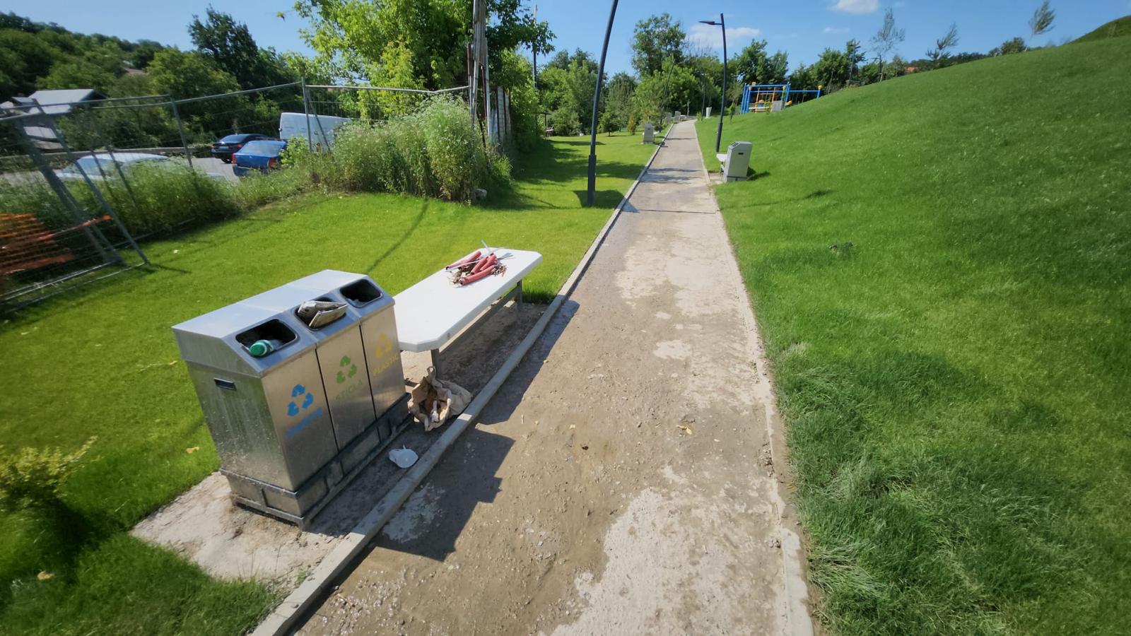 Parcul în care s-au băgat 14 milioane lei și stă închis. Primăria nu a făcut căile de acces