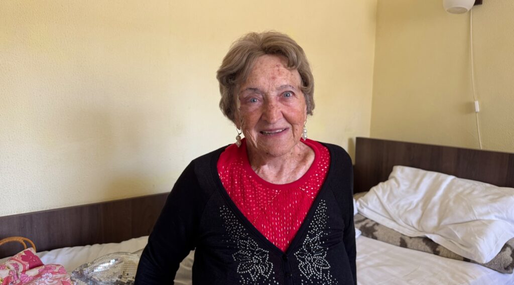 O pensionară de 90 de ani din Israel vine anual în Iași pentru tratament la stațiunea Nicolina. În 2004, medicii nu-i mai dădeau Rebecăi șanse la viață