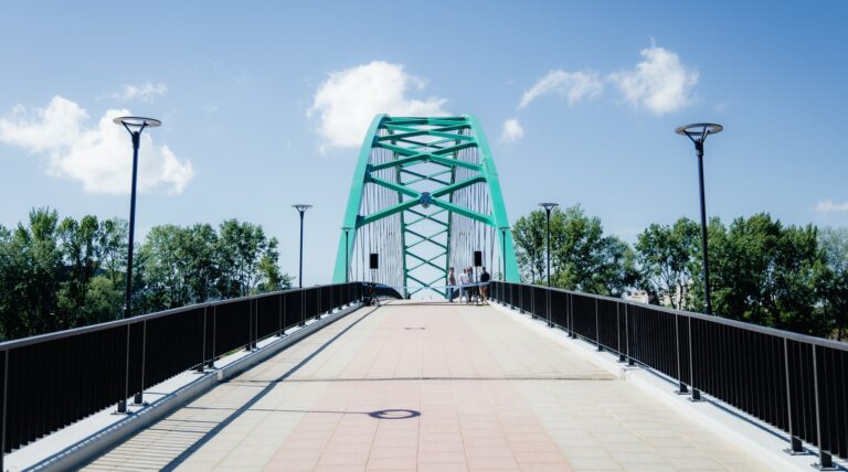 Kaufland investește 2,4 milioane lei în construcția unui pod pietonal peste Ciric