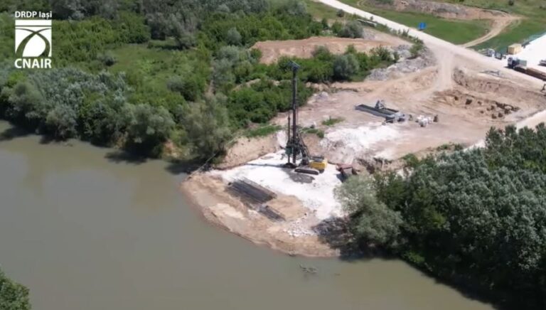 VIDEO - Cum arată șantierul podului peste Prut la două luni de la începerea lucrărilor. Imagini din dronă