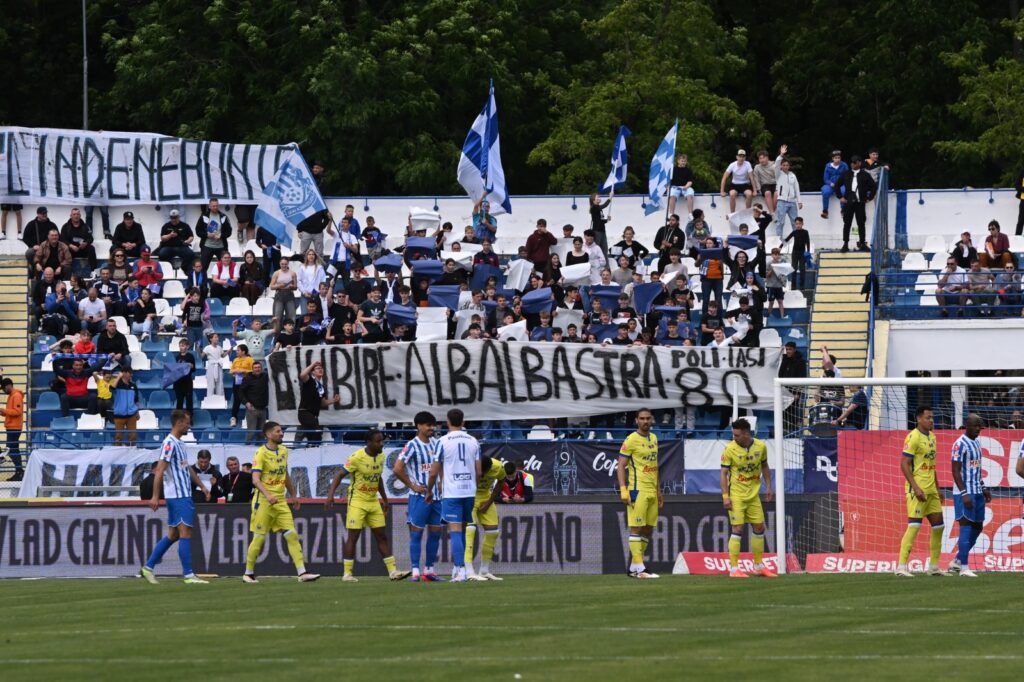 Un sezon de coșmar pentru echipa de fotbal: retrogradare, deficit uriaș, intrare în concordat preventiv, pierderea legăturii cu echipa de suflet a Iașului