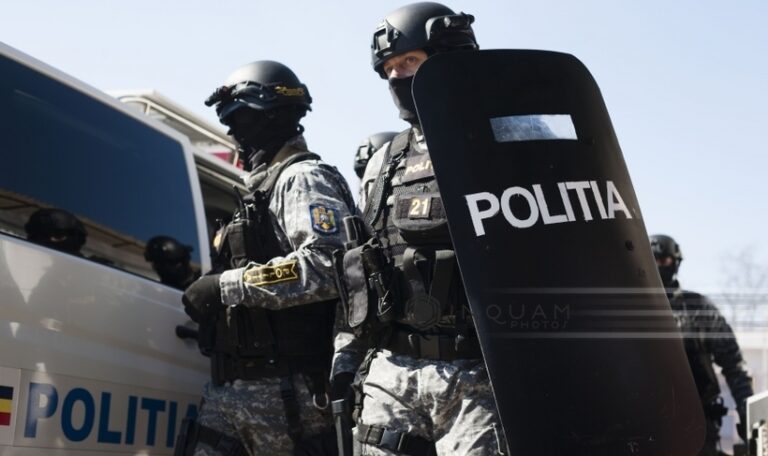 Reţineri şi arestări în dosarul de trafic de persoane, proxenetism şi spălarea banilor, în România şi Marea Britanie