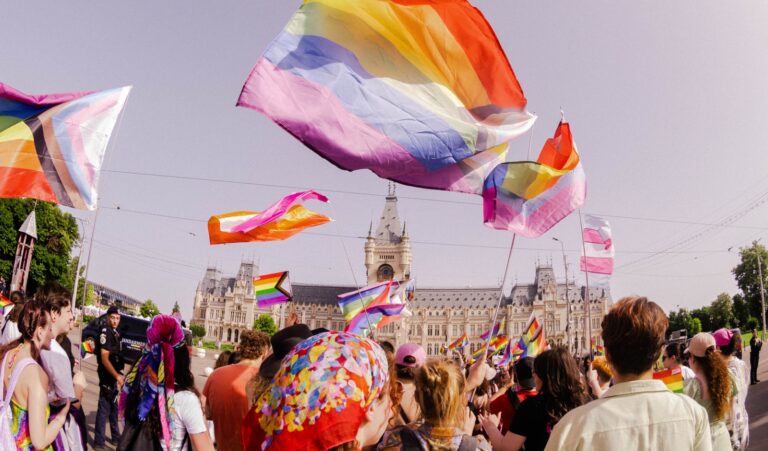 Iași Pride 2025: Cinci ani de vizibilitate, rezistență și solidaritate. Asociația Rise OUT: „Iași Pride nu este o paradă decorativă, ci o formă de rezistență”