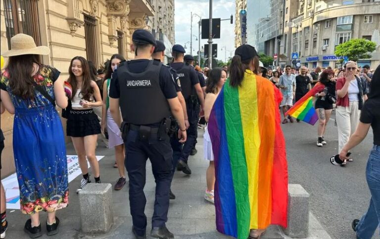 Șase jandarmi, sancționați disciplinar după ce au făcut glume deplasate la adresa a trei tinere care participaseră la Bucharest Pride