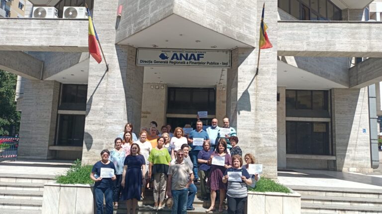 Protest la Finanțele ieșene: angajații pierd 1.000 de lei din venituri. Lider de sindicat: „de pensii speciale nu se atinge nimeni”