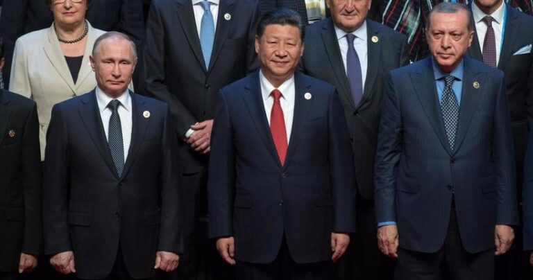China este „de neoprit”, spune Xi Jinping în faţa lui Vladimir Putin şi Kim Jong Un