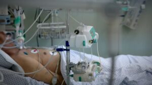 Bărbatul ucis de asistentă, din neatenție: cât a decis instanța ieșeană că valorează viața unui om?