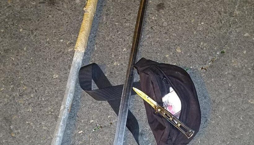 Intervenţie a jandarmilor după ce doi bărbaţi şi o femeie s-au luat la bătaie, cu sabia, cuţitul şi o rangă, pe o stradă din Ploieşti