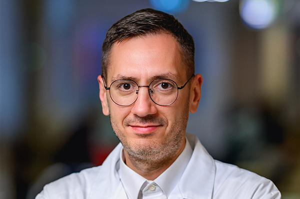  Dr. Ionuț Sandu, chirurg supraspecializat în chirurgia endocrină, operează la Arcadia