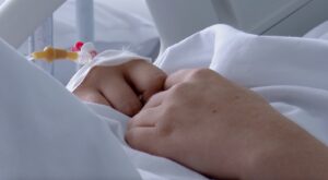 O fetiță de 10 ani a primit o nouă șansă la viață în urma unui transplant